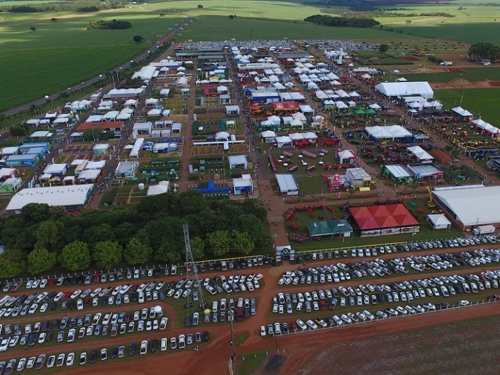 Ministra da Agricultura participa da abertura da Tecnoshow Comigo em Rio Verde