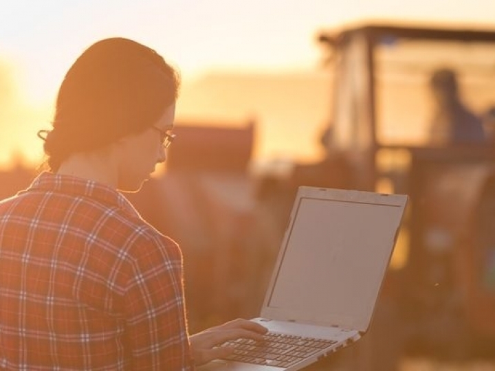 Presença crescente de tecnologias no campo atrai jovens para o agronegócio