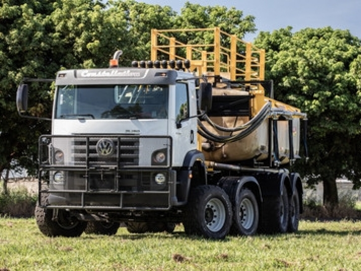Volkswagen apresenta supercaminhão canavieiro