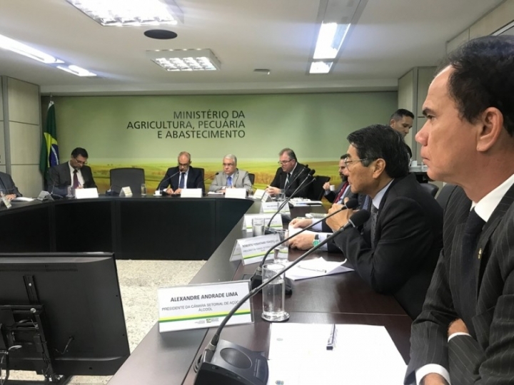 Mapa estuda redução do custo do frete da cana e manutenção da taxação do etanol dos EUA