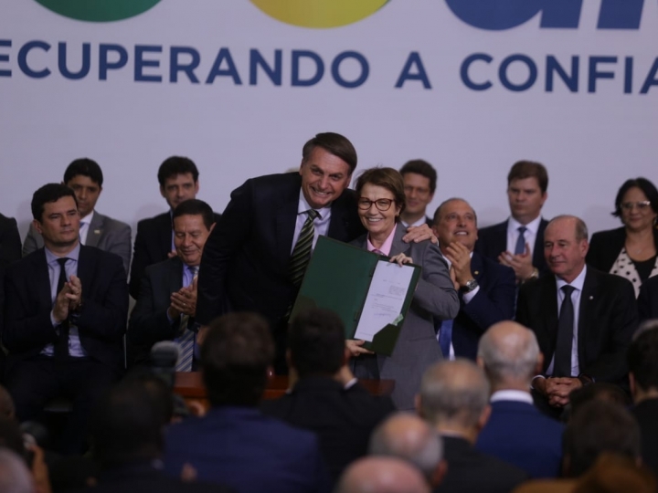 Presidente assina decreto que simplifica plantio de cana-de-açúcar