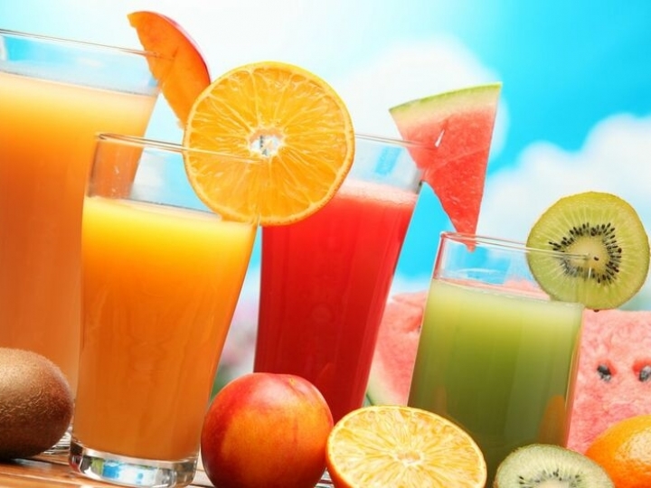 Sucos naturais são ótimas opções para o verão