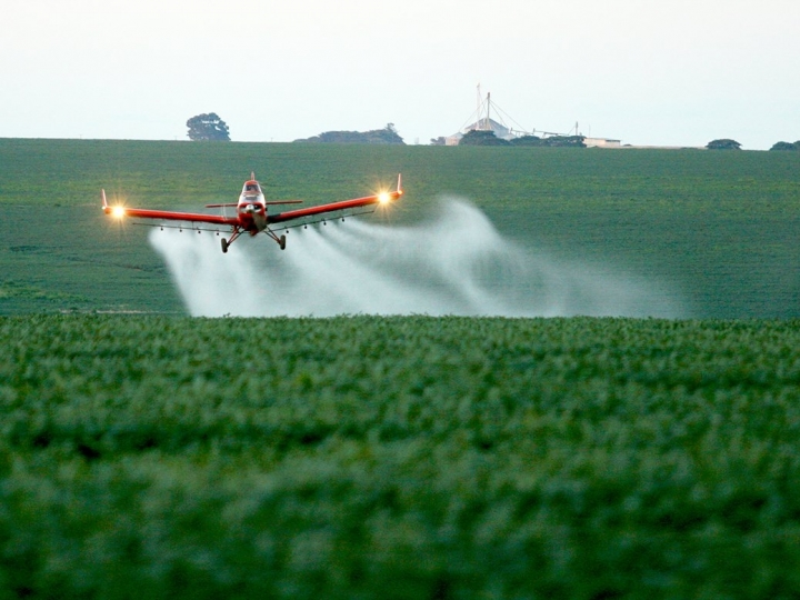 Setor aeroagrícola quer ser incluído em medida que poderá permitir compra de etanol nas usinas