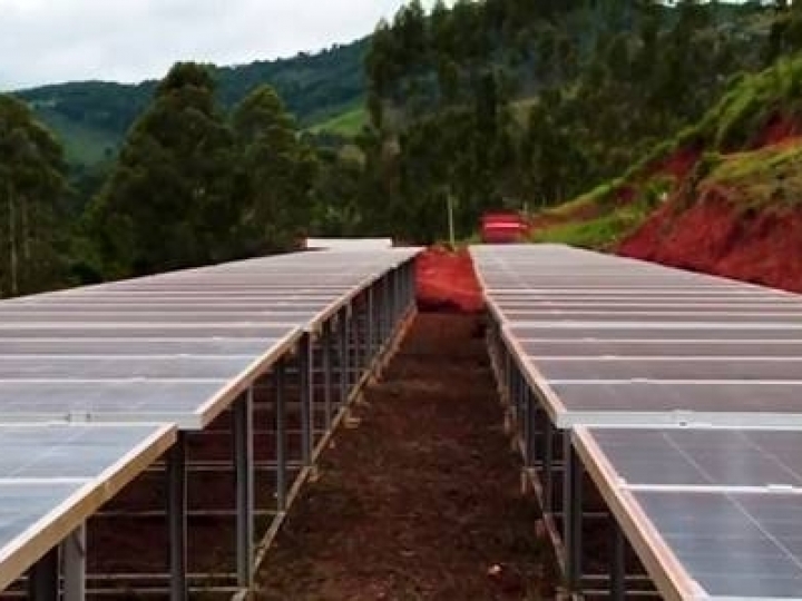 Geração de energia solar reduz conta de luz no campo