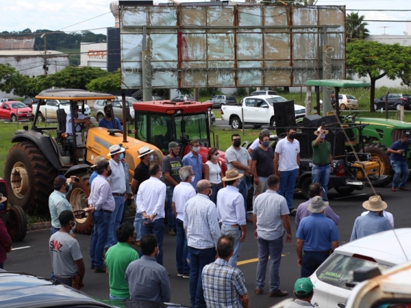  Mais de 100 veículos participaram do 