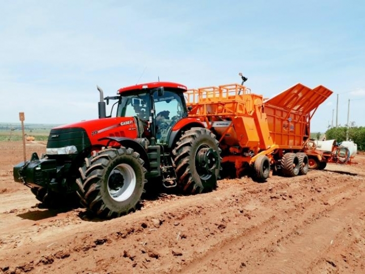 Versão completa de plantadora automatizada de cana reduz custos da Agro Retiro