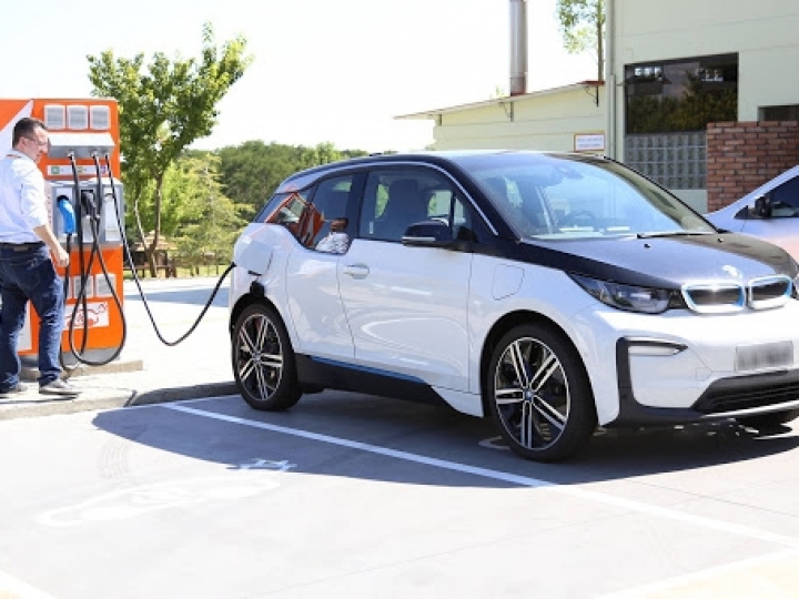 Especialistas avaliam célula de etanol como opção mais sustentável para veículos elétricos no Brasil