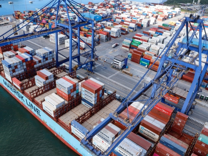 Movimentação de cargas em contêineres aumenta 12% no Porto de Paranaguá