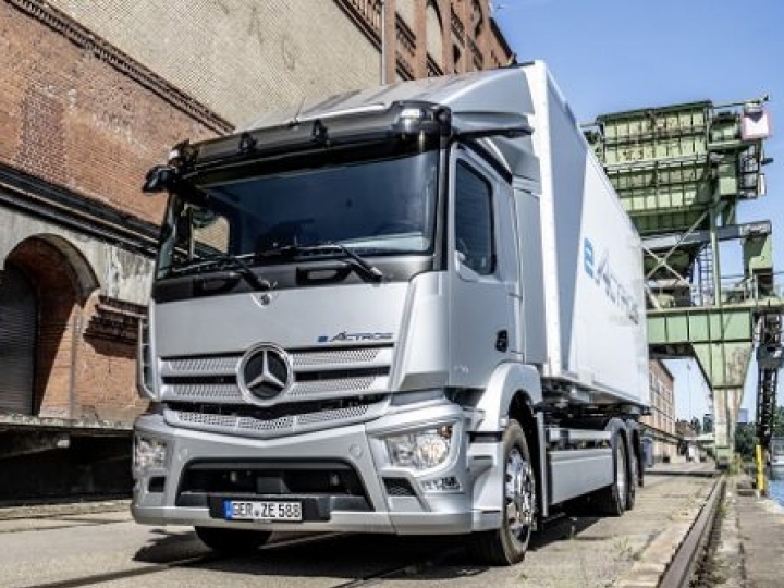 Mercedes-Benz celebra estreia do Actros elétrico