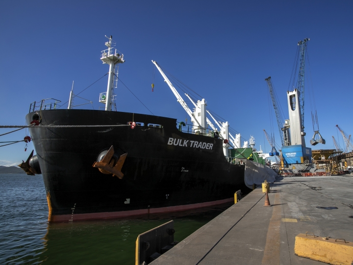 Estrutura do Porto de Paranaguá permite descarga simultânea de fertilizantes