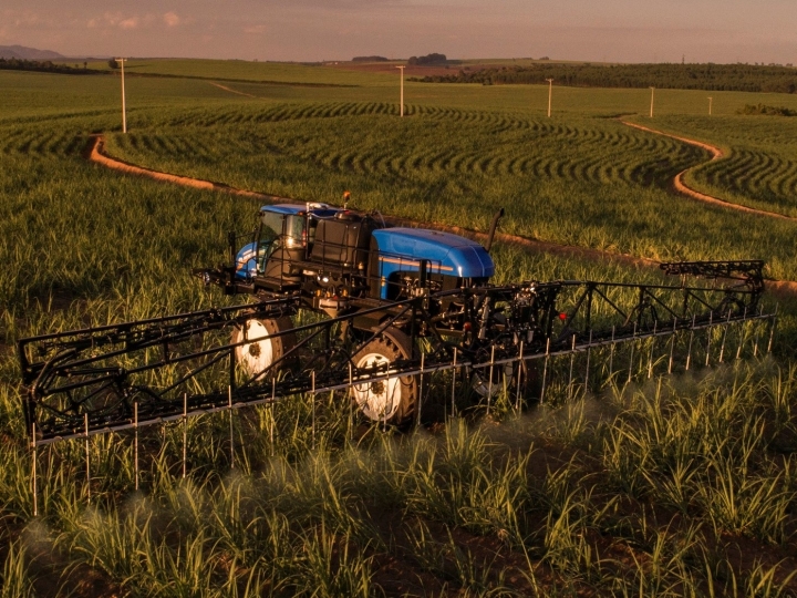 New Holland lança novo pulverizador voltado para o setor canavieiro