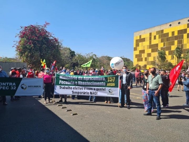 Auditores agropecuários participam de mobilização contra a PEC 32 