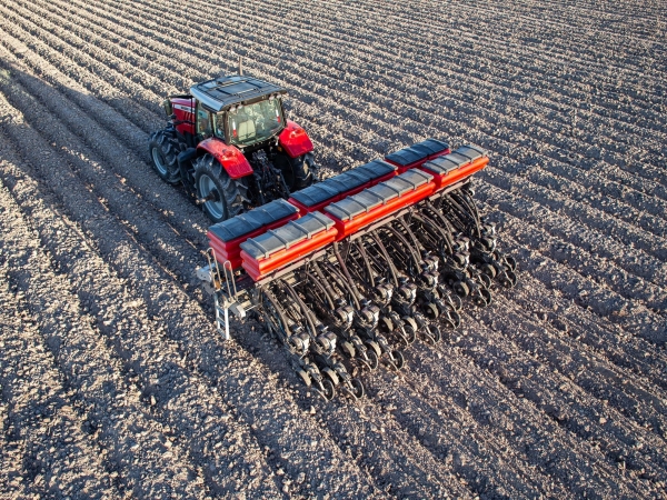 Plantadeira MF 500 Solo +, pioneira no mercado brasileiro para o cultivo de soja e milho em terras baixas/Divulgação
