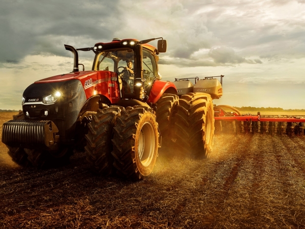 Além do Magnum, reconhecido como Trator do Ano 21/22, público pode ver de perto outras linhas como Farmall e Puma.     Foto: Divulgação