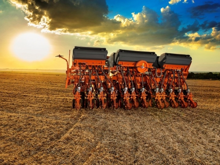 Jacto reforça presença em plantio e amplia oferta de serviços para a Agricultura 