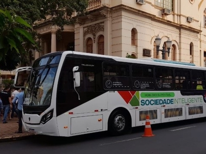 Scania participa do DATAGRO com demonstração de ônibus a gás