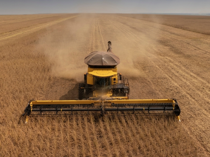 New Holland lança nova colheitadeira CR 10.90 Intellisense™ na Bahia Farm Show