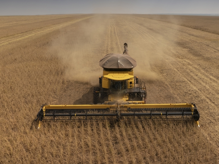 New Holland lança nova colheitadeira CR 10.90 Intellisense™ na Bahia Farm Show