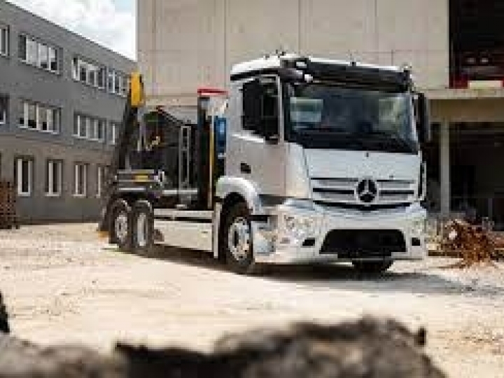 ZF e Mercedes-Benz Trucks apresentam tomada de força eWorX silenciosa e sem emissões para caminhões elétricos