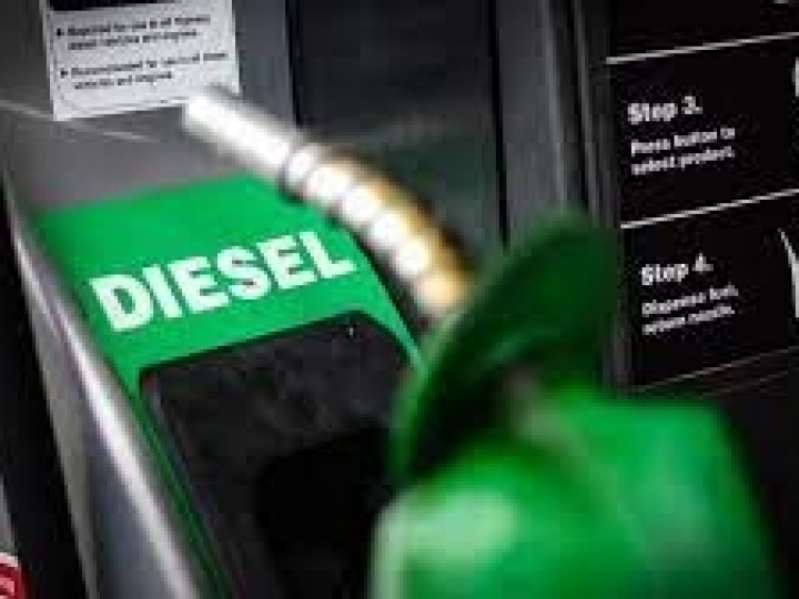 Diesel chega a R$ 7,78, com alta de mais de 4%, e fecha julho novamente mais caro que a gasolina