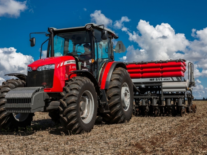 Registro de máquinas e equipamentos agrícolas que transitam em vias públicas passa a ser obrigatório a partir de outubro