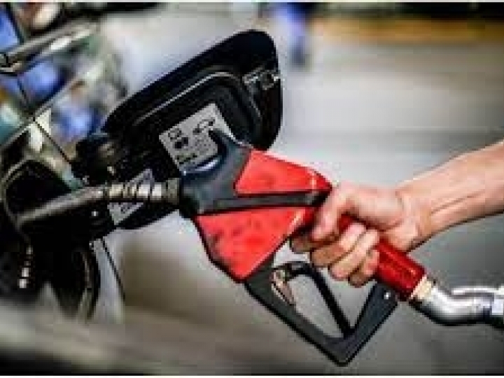 Gasolina volta a subir nas bombas de abastecimento e preço médio fecha a R$ 5,30 no início de novembro