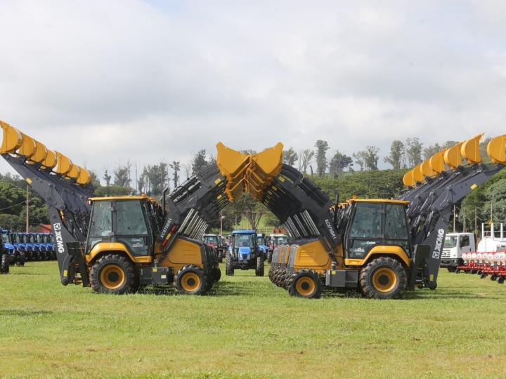 Entregas de maquinários agrícolas no Centro de Cana do IAC em Ribeirão Preto 