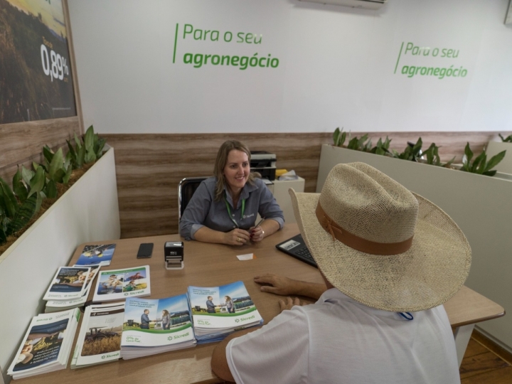 Com mais de R$ 36 bilhões concedidos aos produtores na atual safra, Sicredi participa da 28ª Agrishow