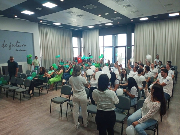   Colaboradores da CerradinhoBio arrecadaram alimentos para serem doados. Divulgação/CerradinhoBio