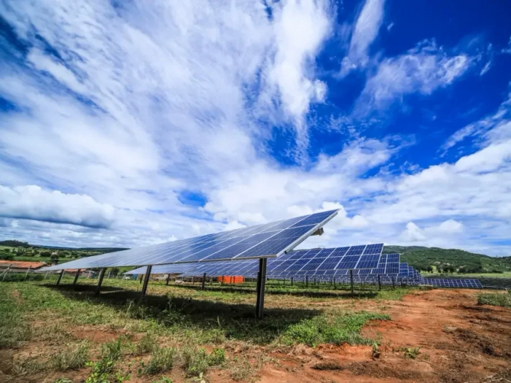 Brasil gera 26 GW de energia solar e investimentos somam R$ 130,7 bi em 12 anos