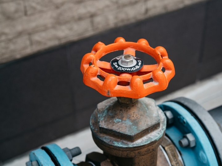 Em meio à emergência climática, Brasil investe em gás natural