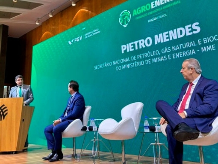 Aumento da mistura de etanol à gasolina para 35% pode evitar emissão de 55 milhões de toneladas de CO2 até 2037, aponta MME