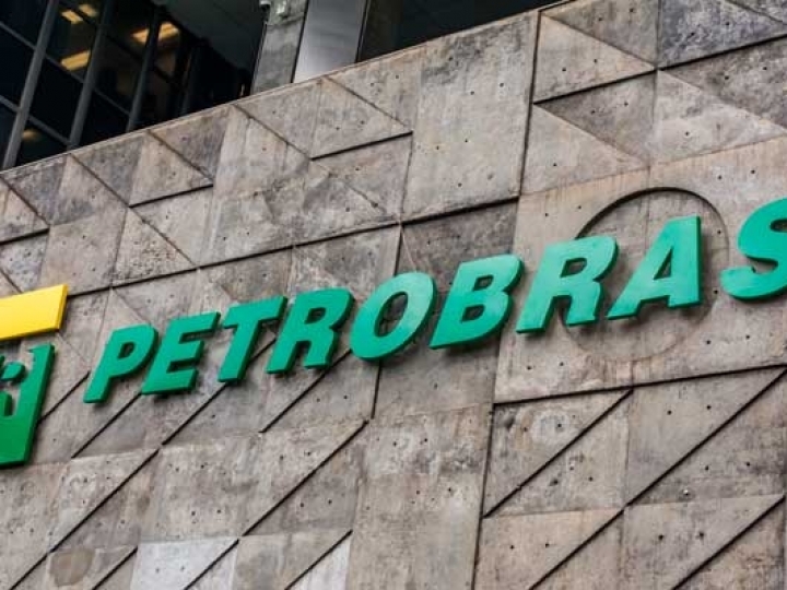 Petrobras estima alcançar pico de produção de petróleo no final da década e prevê declínio em seguida