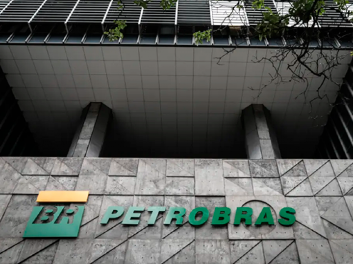 Petrobras estima alcançar pico de produção de petróleo no final da década e prevê declínio em seguida