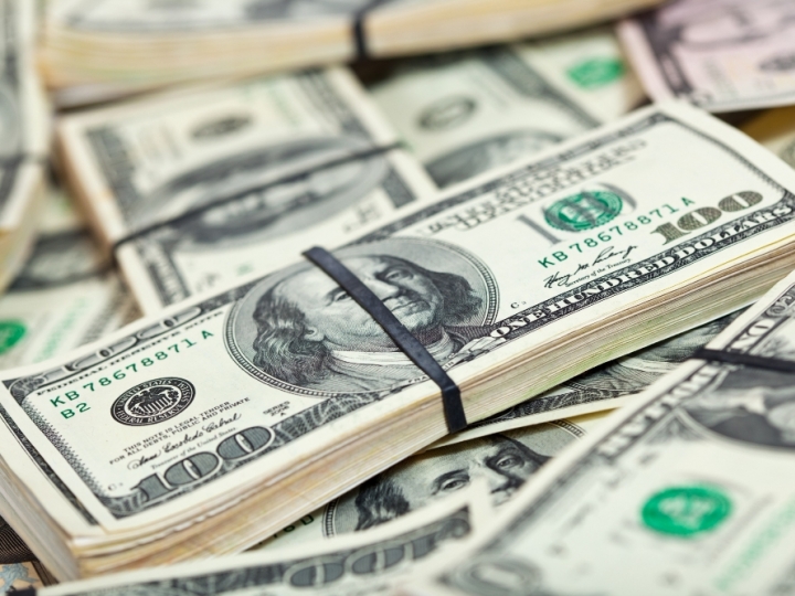 Dólar renova máxima histórica, e encerra a R$ 6,07; Ibovespa cai 1,5%