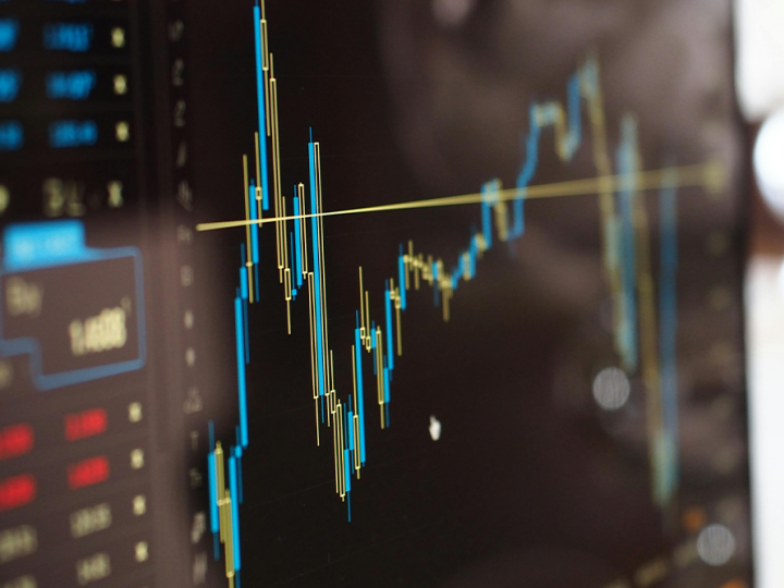 Ibovespa fecha em alta, mas tem maior perda semanal deste setembro com preocupação fiscal