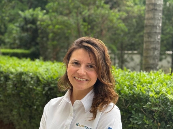 Gabriela Uliana é médica veterinária, mestre em toxicologia voltada para o agronegócio, membro do Conselho Diretivo da AENDA e gerente Brasil de assuntos regulatórios da Agroallianz