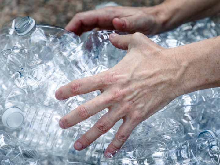 Bioplástico: falta de padronização e de regras claras dificulta consumo sustentável, diz estudo