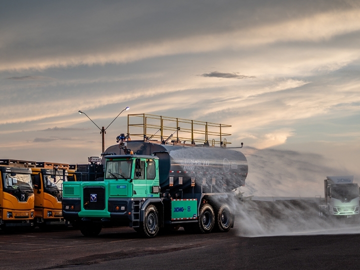 XCMG lança no Brasil o primeiro caminhão pipa 100% elétrico