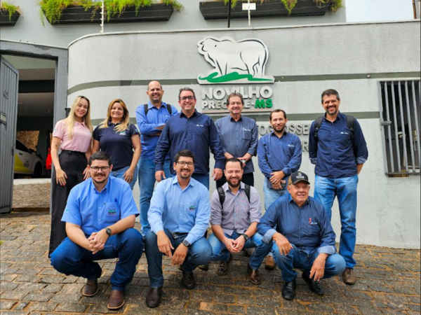 Equipe da Alta Genetics e da Associação Sul-Mato-Grossense de Produtores de Novilho Precoce (ASPNP)