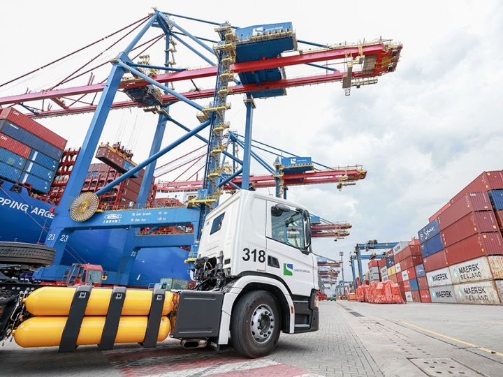 Tecon Santos se torna o primeiro terminal portuário do Brasil a utilizar caminhões movidos a gás natural