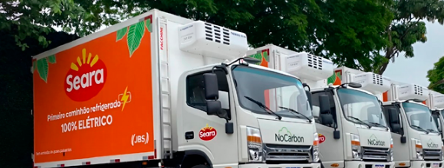 JBS multiplica por 7 frota de caminhões elétricos e evita emissão de 5,2 mil toneladas de CO₂