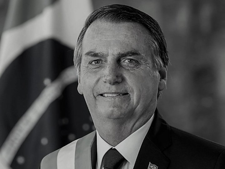 Bolsonaro é internado na UTI com broncopneumonia; médico diz que quadro é grave