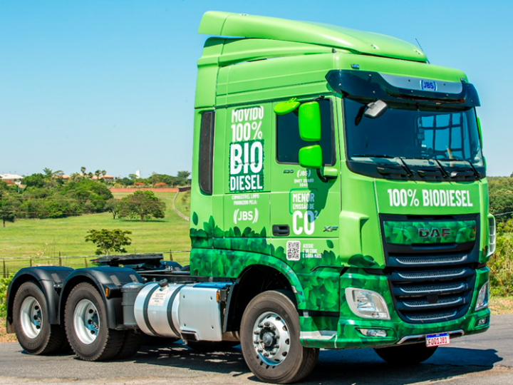 Na JBS, caminhão movido a B100 roda mais de 500 mil km sem adaptações nem falhas de manutenção